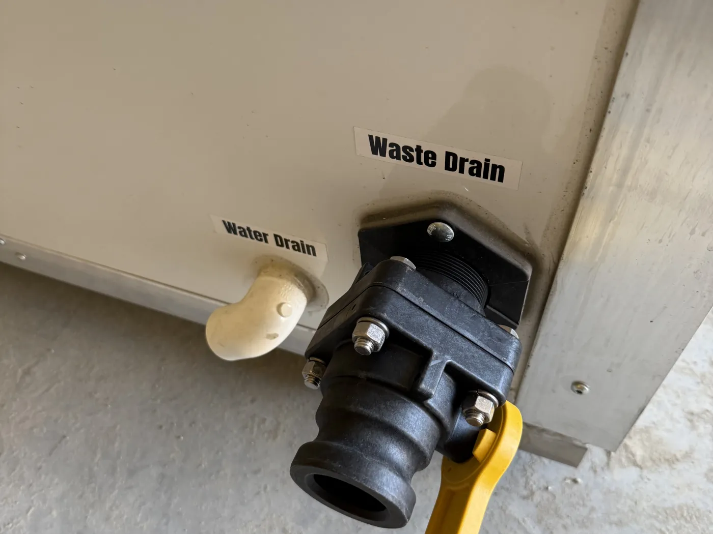Waste Drain valve with cam lock fitting and Water Drain outlet on the outside of the box